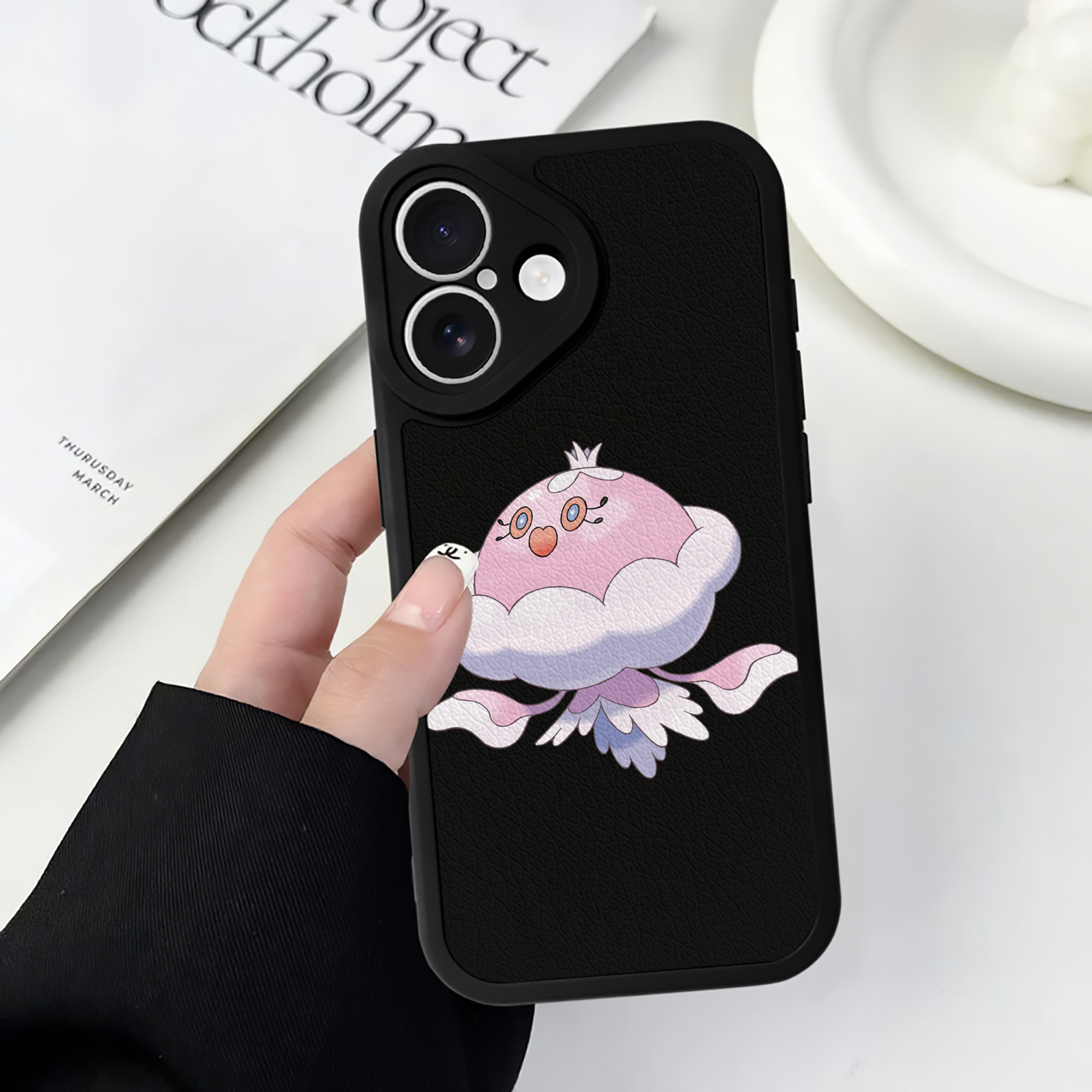 （画像用） ポケットモンスター Pokémon 【iPhone 16シリーズ対応】シリコンスマホケース（レザー調） 材質：シリコン